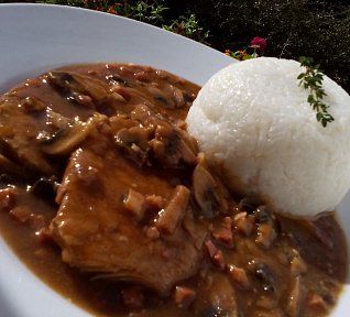 Kotlety se slaninou a žampiony