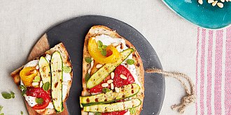 Topinky s ricottou a grilovanou zeleninou