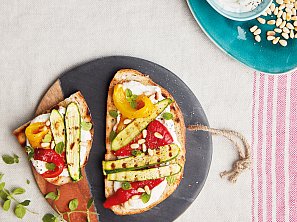 Topinky s ricottou a grilovanou zeleninou