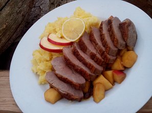 Kachní prsa s ovocem