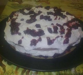 Šlehačkovobrusinkový  dort