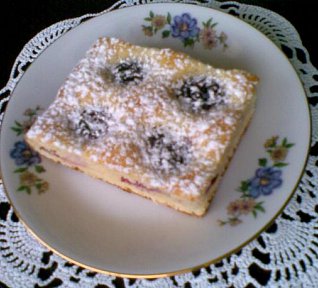 Tvarohový koláč se švestkami