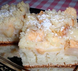 Jednoduchý ovocný koláč z kefíru s drobenkou