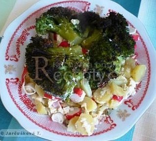 Zapečená brokolice s krabími tyčinkami