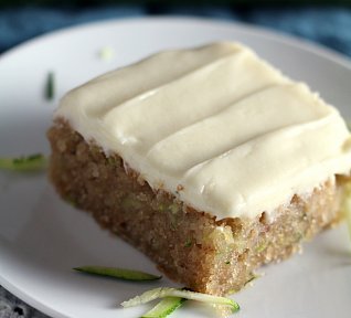 Cuketová bábovka s vanilkovým krémem