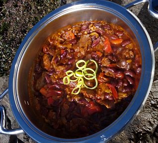 Fazole s játry a zeleninou