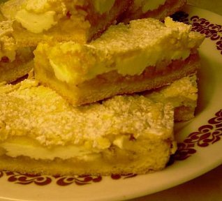 Křehké jablkovo-tvarohové řezy