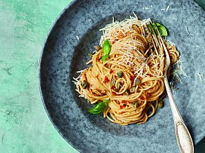 Špagety s pestem ze sušených rajčat