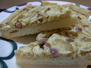Alsasko-lotrinsko-německý cibulový koláč Alsasko-lotrinsko-německý cibulový koláč