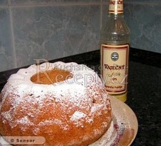 Bábovka z vaječného koňaku Bábovka z vaječného koňaku