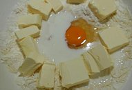 Jednoduché sýrové chuťovky (slané cukroví)