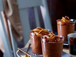 Čokoládová pěna s granátovým jablkem