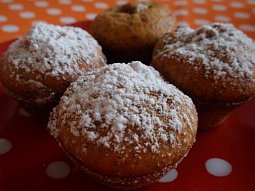 Makové muffiny (nejen) se švestkami