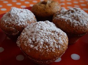 Makové muffiny (nejen) se švestkami