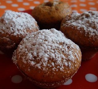 Makové muffiny (nejen) se švestkami
