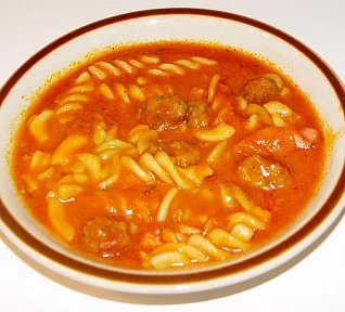 Vydatná rajská polévka s masovými kuličkami