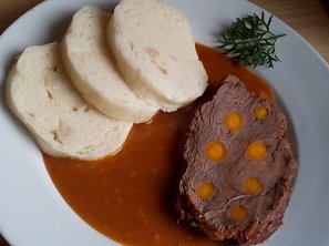 Hovězí na paprice mrkví špikované