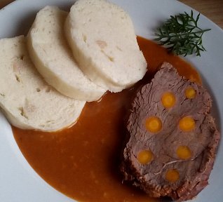 Hovězí na paprice mrkví špikované