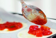 Minipizzy s rajčaty, šunkou a sýrem