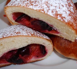 "Buďáky" - švestkové bochánky (buchty) "Buďáky" - švestkové bochánky (buchty)