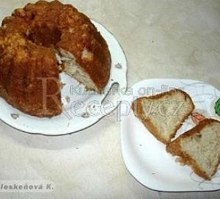 Bábovka s jablíčky a skořicí Bábovka s jablíčky a skořicí