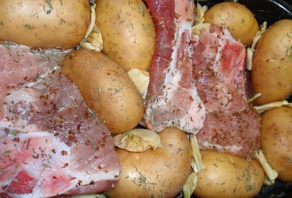 Pečené vepřové ocásky (nejen) s bramborami