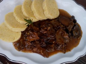 Bylinkové vepřové na houbách