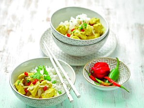 Kuřecí na kari se smetanou a rýží