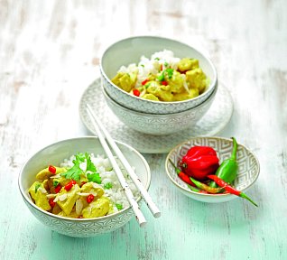 Kuřecí na kari se smetanou a rýží