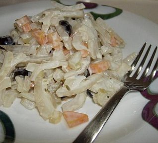 Fenykl s olivami na víně