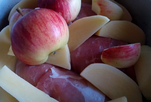 Kuřecí závitky v bramborách s jablky