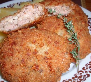 Bylinkové karbanátky (sekaná) se sýrem a žampiony