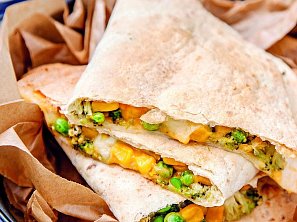 Zapečené tortilly s brokolicí a čedarem