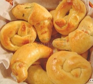 Hrníčkové rohlíčky a pletýnky