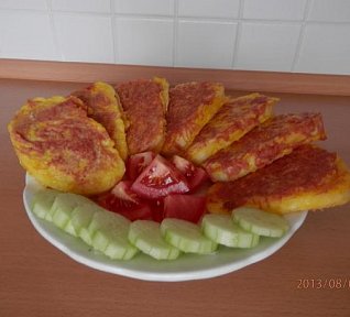 Houskový knedlík ve vajíčku s kuřecí mortadellou