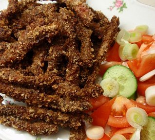 Česnekovo-ořechové masové hranolky