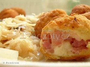 Bramborové koblížky se salámem