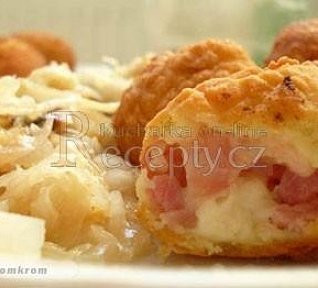 Bramborové koblížky se salámem
