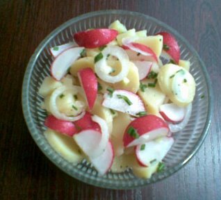 Ředkvičkový salát s bramborem - lehký