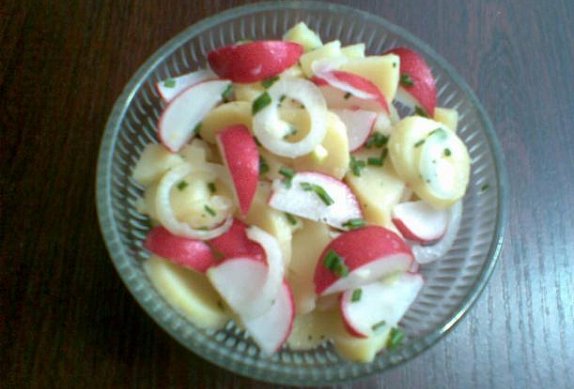 Ředkvičkový salát s bramborem - lehký photo-0