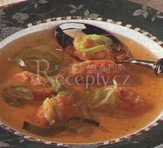 Slepičí polévka se sýrovými nočky