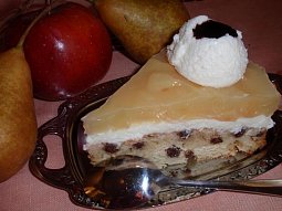 Jablečný či hruškový dort (řez) s tvarohovým krémem