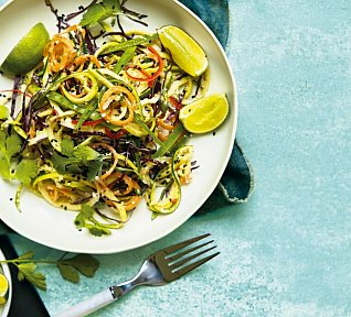 Asijské pikantní cuketové nudle