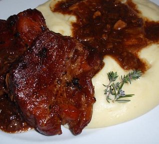 Bylinková krkovička na černém pivu