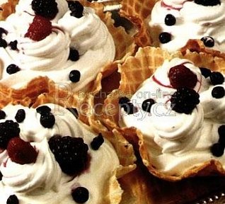 Vafle s lesním ovocem