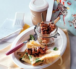 Kuřecí BBQ kebaby s koriandrovými palačinkami