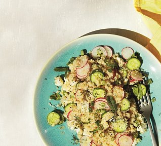 Salát z quinoy s ředkvičkami a koprem