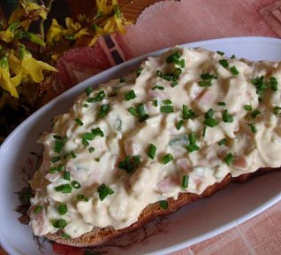 Jednoduchá vajíčková pomazánka (salát) s okurkou