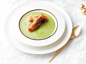 Hrášková polévka s kapřími hranolky