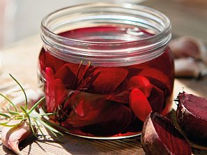 Červená řepa s česnekem a rozmarýnem